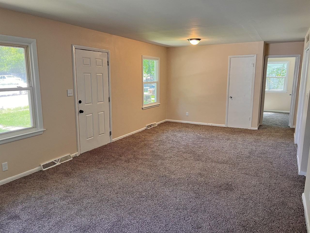 209 Bryant St - Photo 2 of 9