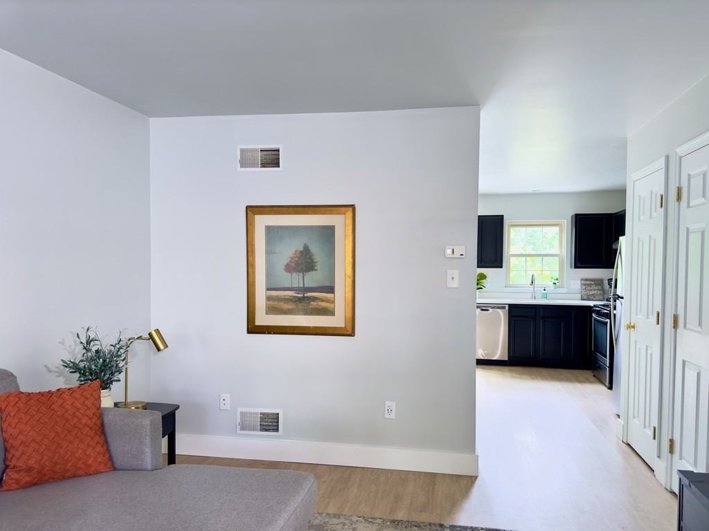 67 Chesapeake St - Photo 4 of 48