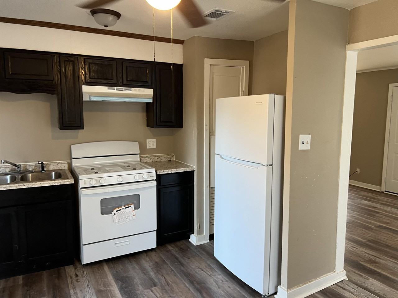 105 Faulkner St - Photo 5 of 30