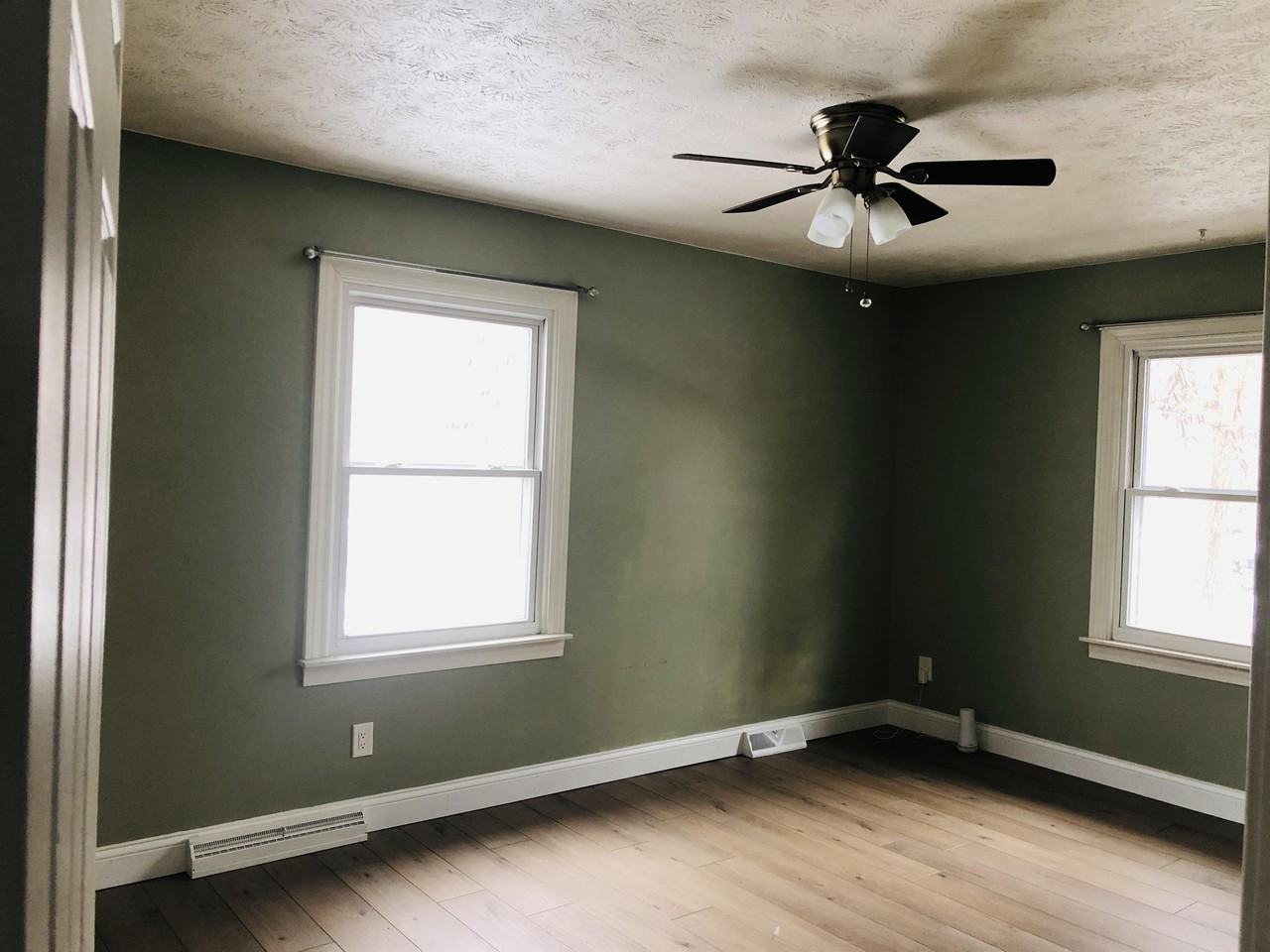 1424 Jewett St #1 - Photo 3 of 10