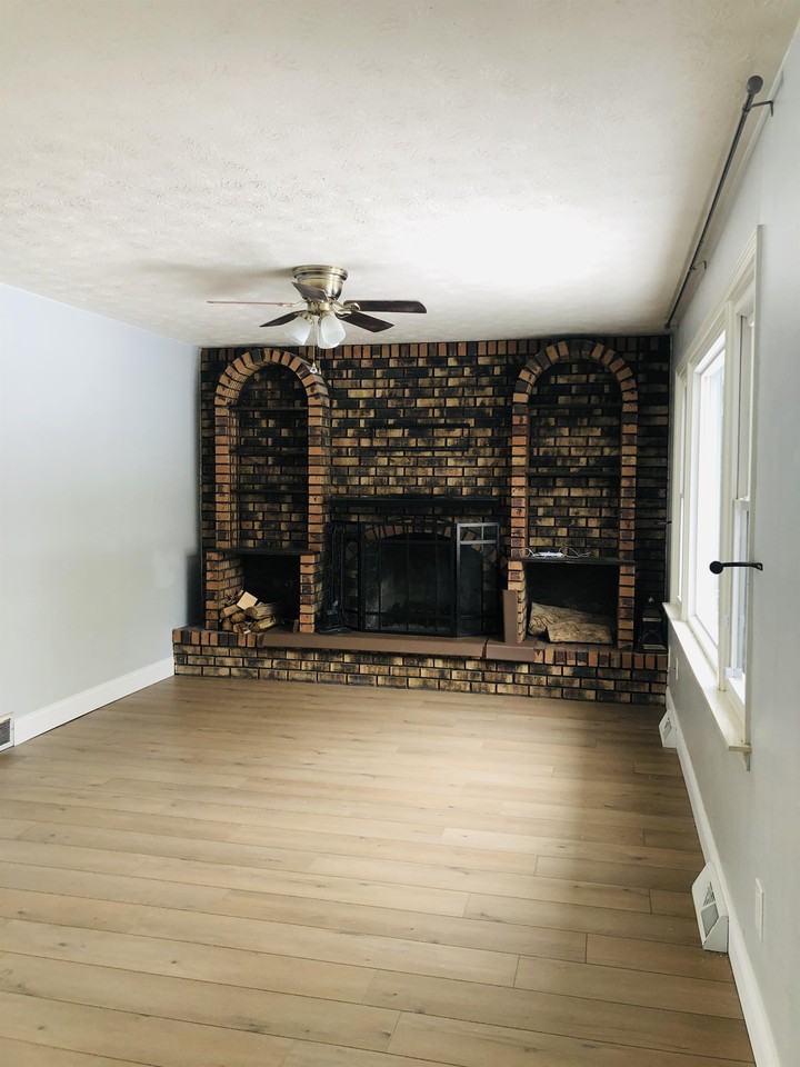 1424 Jewett St #1 - Photo 4 of 10