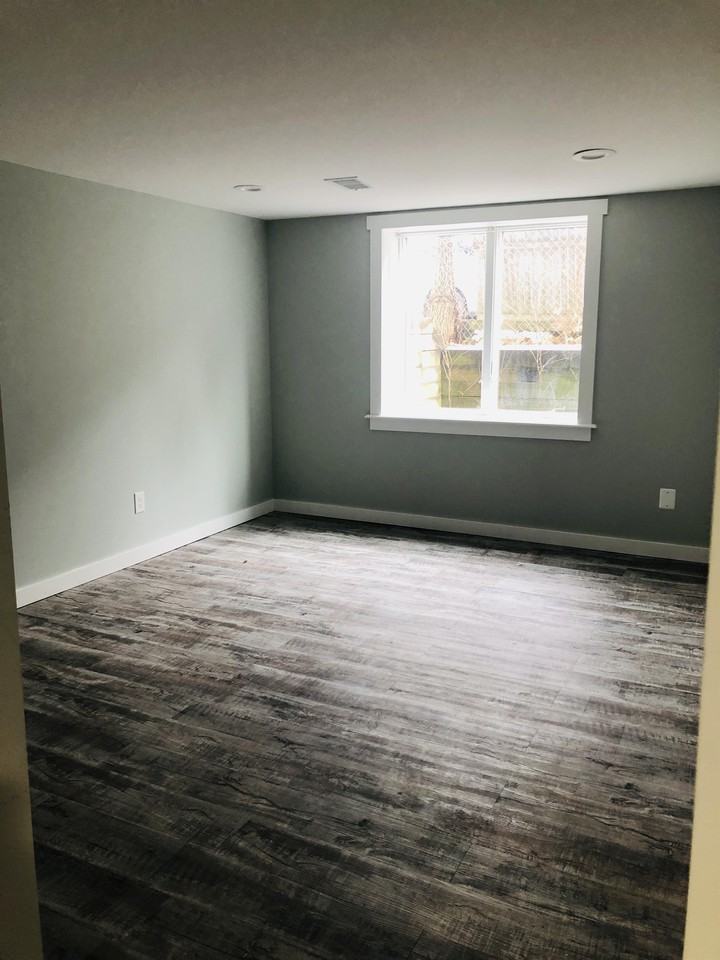 1424 Jewett St #1 - Photo 4 of 10