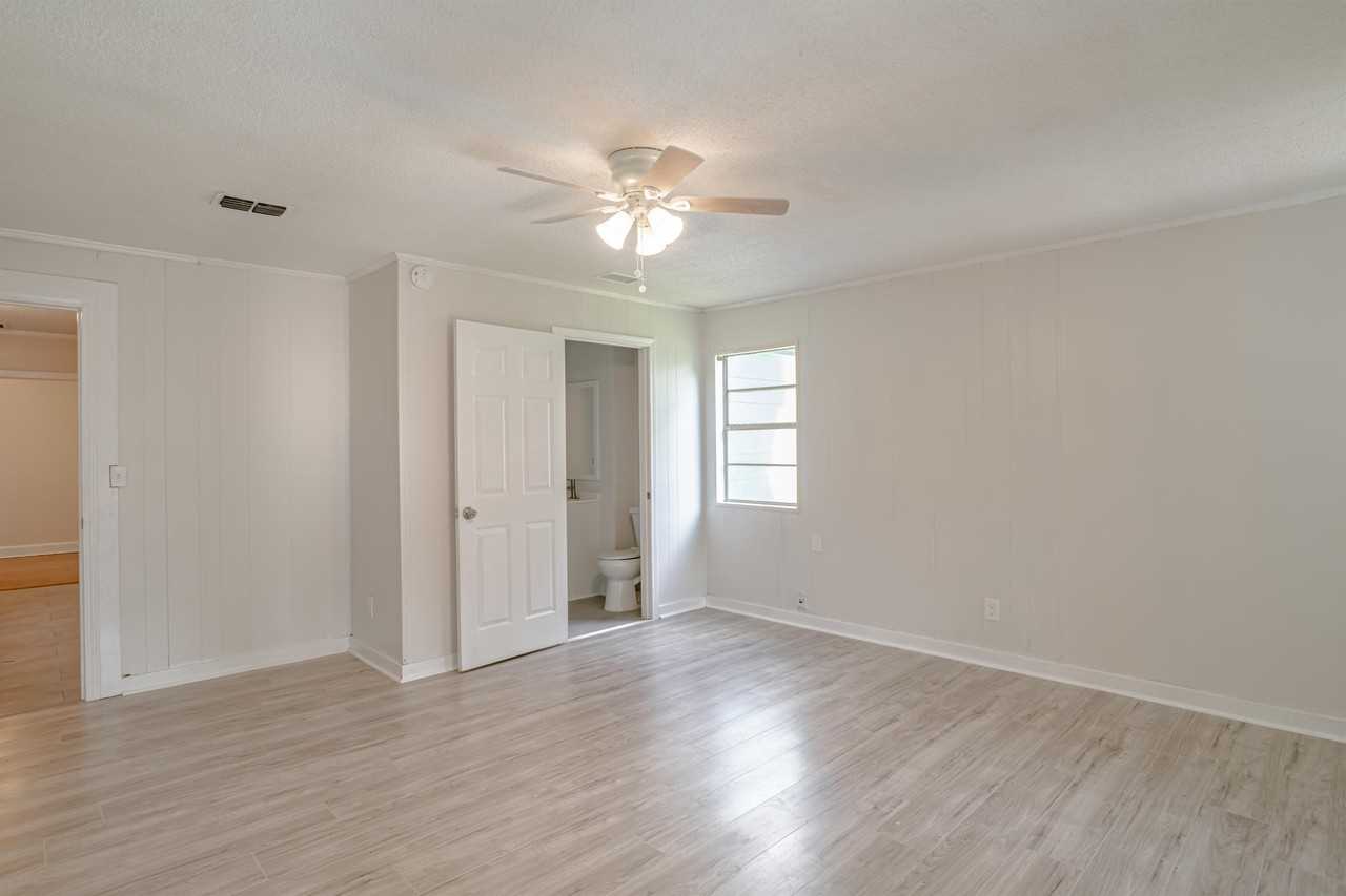 263 Del Barco Dr - Photo 2 of 24