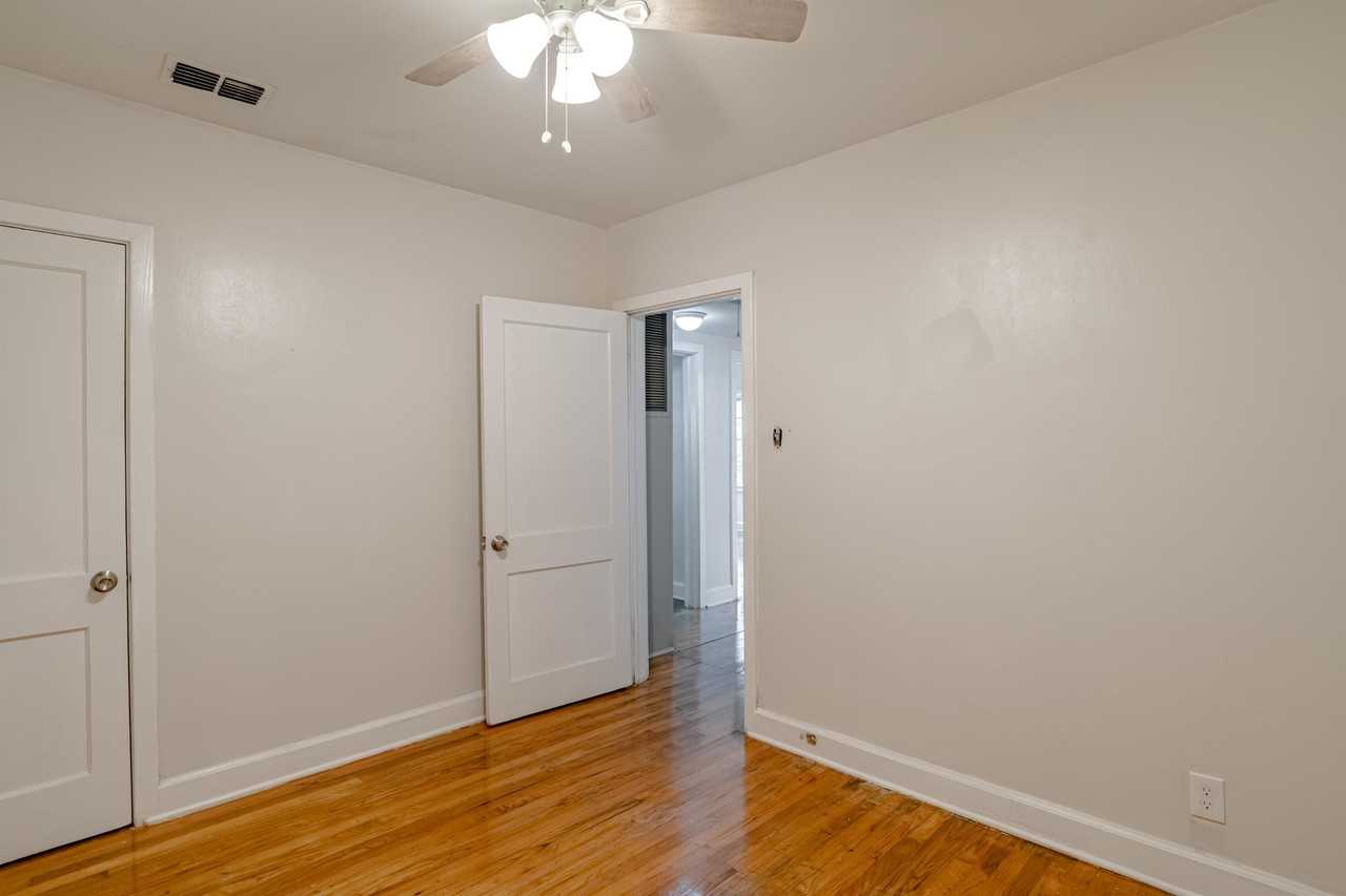 263 Del Barco Dr - Photo 3 of 24