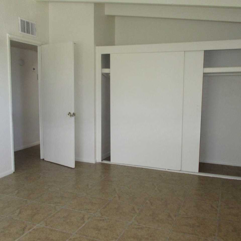 2631 North Fair Oaks Avenue - Photo 2 of 4