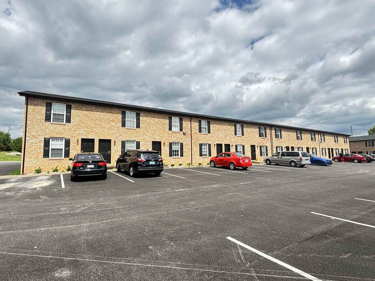 Autovilla Townhomes Apartments 636 Westport Rd, Elizabethtown, KY