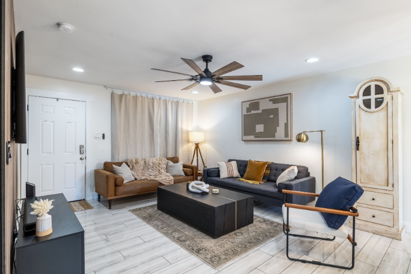 2145 W Fairmount Ave - Photo 3 of 12