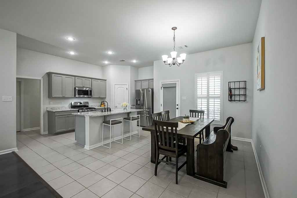 1975 Meadow Oak Dr #NA - Photo 3 of 25