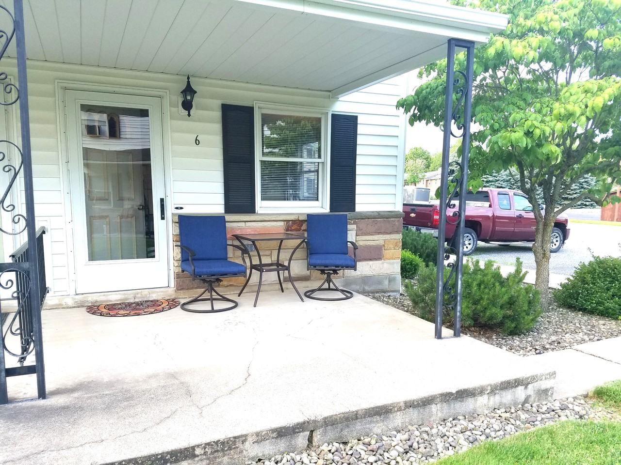 424 Tipton Rd - Photo 2 of 8