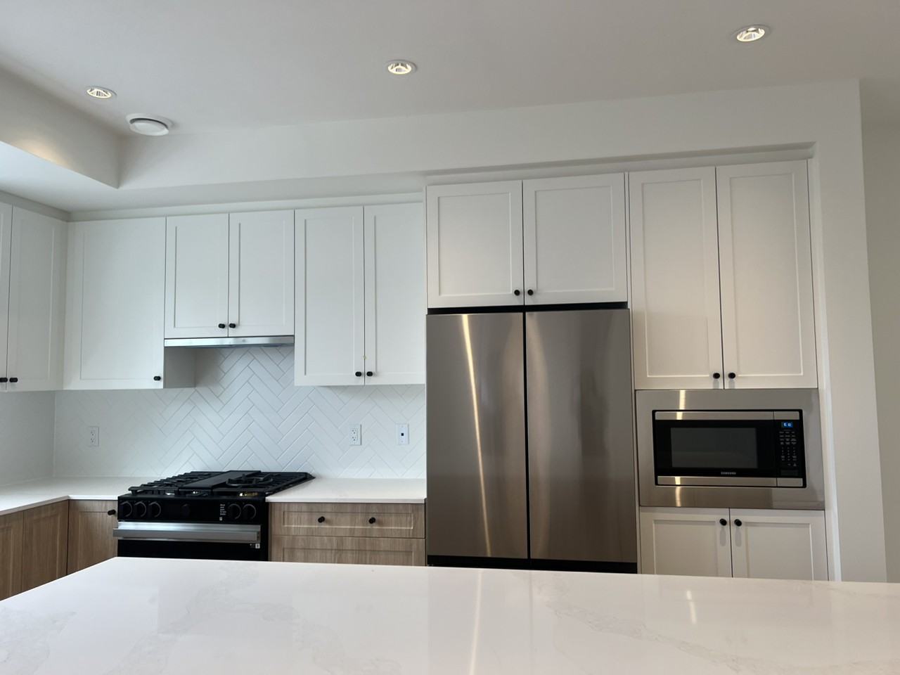 7635 200 St - Photo 2 of 8