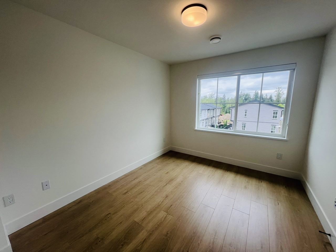 7635 200 St - Photo 6 of 8