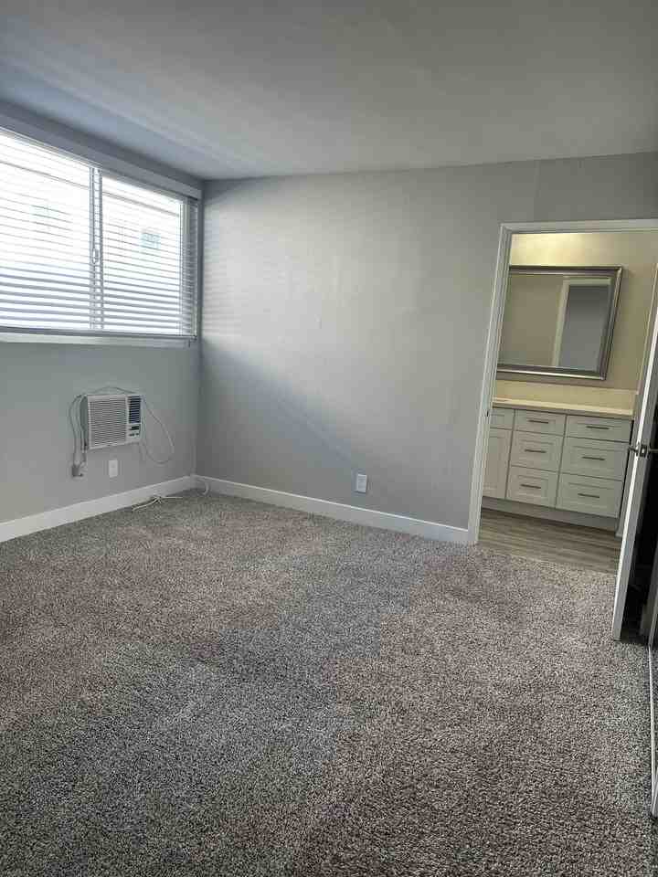 Chateau 16860 Chatsworth Apartments, LLC - Photo 6 of 8