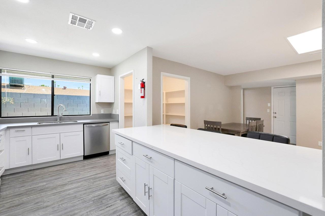 N 54th Dr - Photo 4 of 20