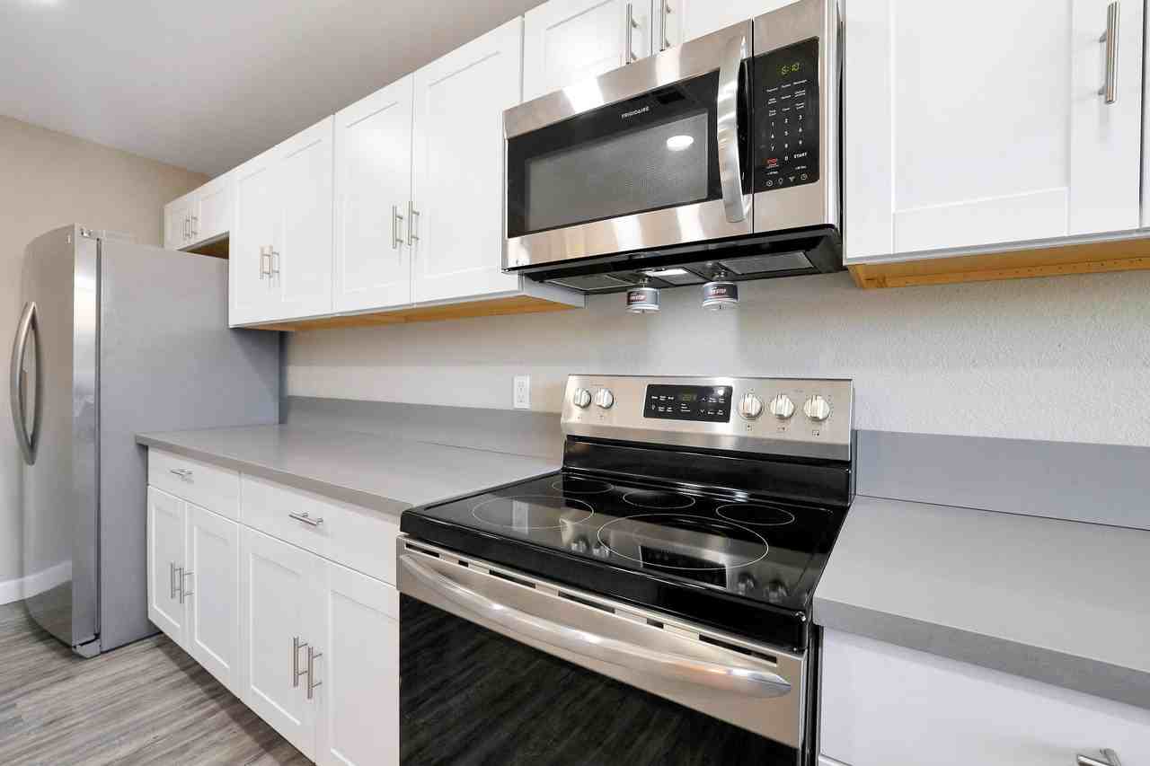 N 54th Dr - Photo 6 of 20