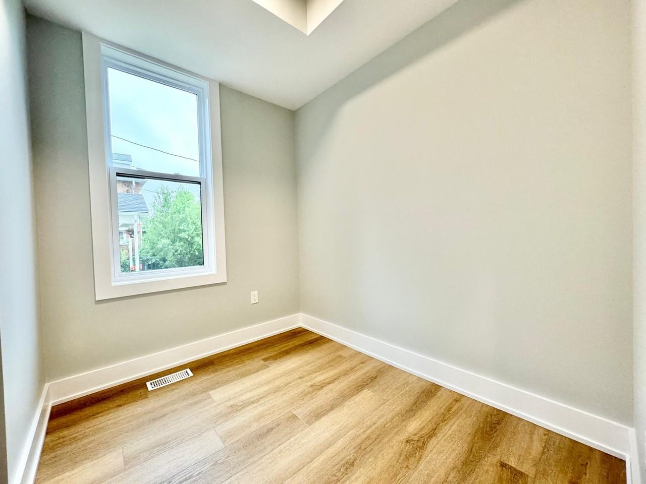 441 Alder St W #1 - Photo 4 of 8