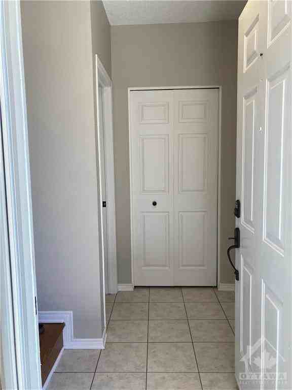 130 College Circle - Photo 3 of 27
