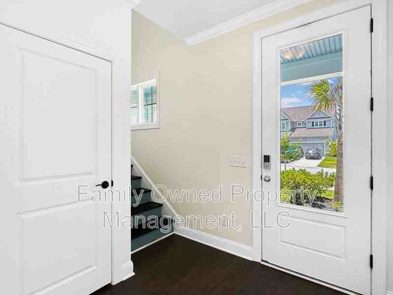 128 Whaler Ave - Photo 6 of 45