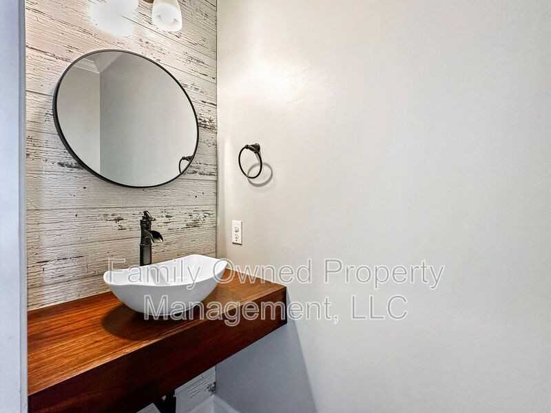 128 Whaler Ave - Photo 7 of 45