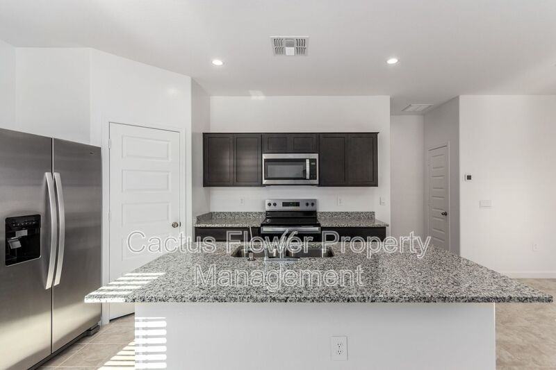 2037 W Shelly Ave - Photo 7 of 33