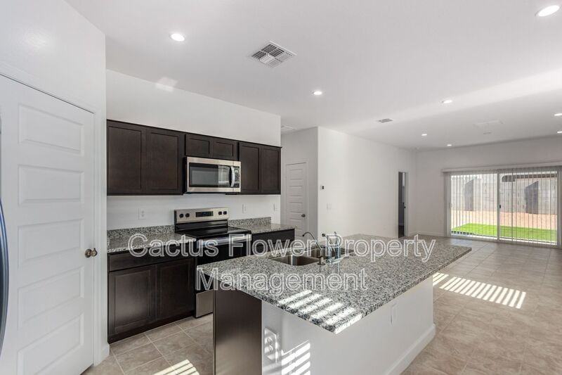 2037 W Shelly Ave - Photo 6 of 33