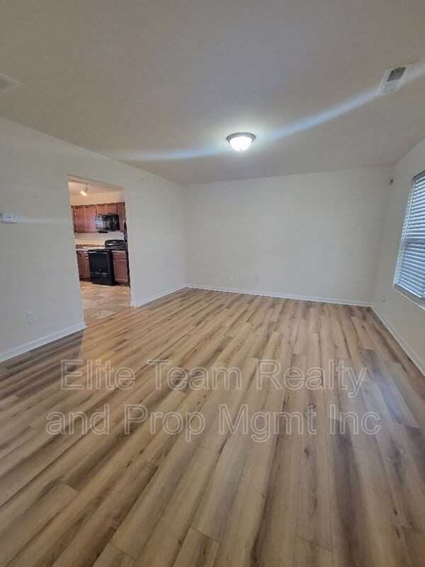 5823 Hewitt Dr - Photo 3 of 24