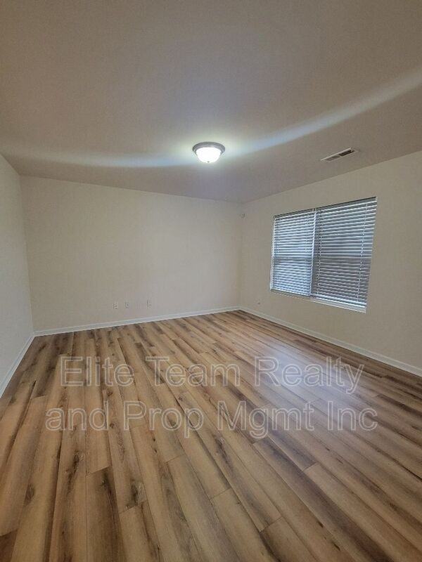 5823 Hewitt Dr - Photo 5 of 24