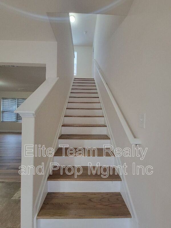 5823 Hewitt Dr - Photo 6 of 24