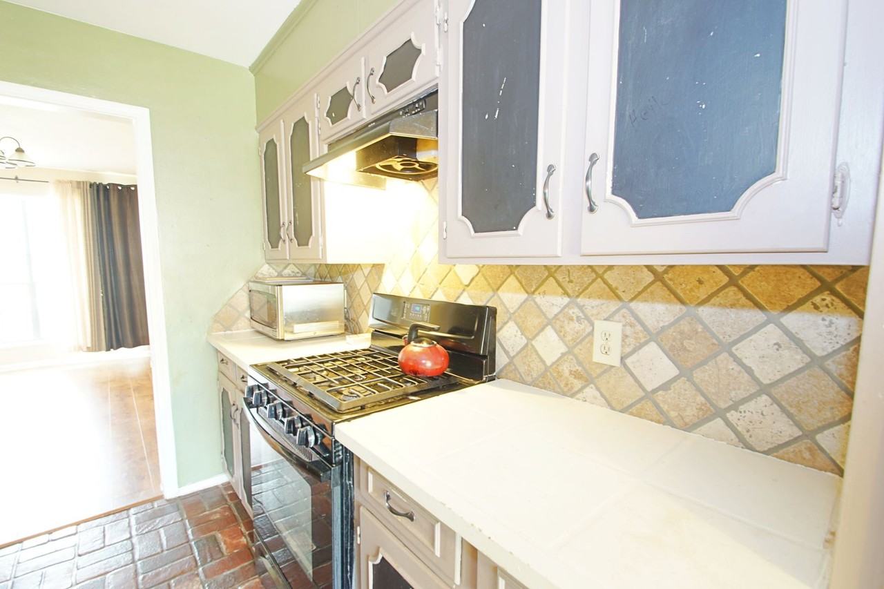 4911 Longstreet Pl - Photo 4 of 13