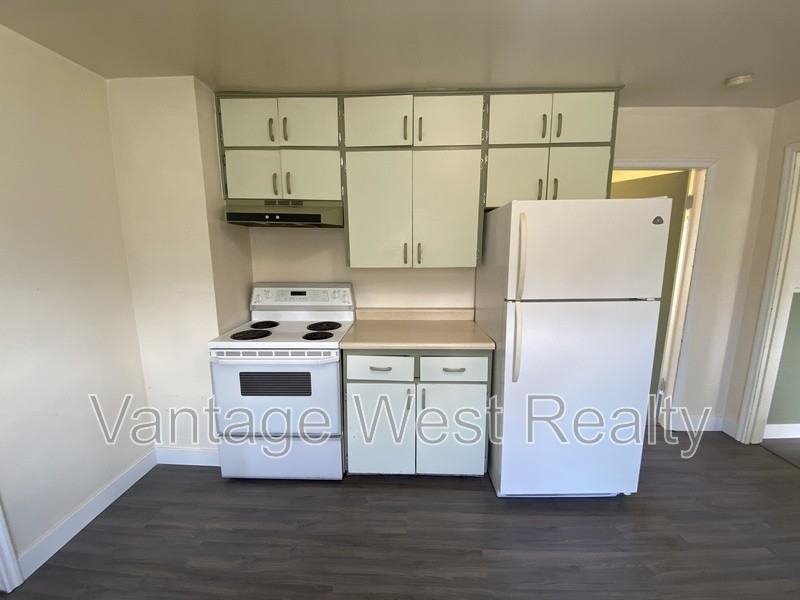 4221 4221 - Photo 2 of 15