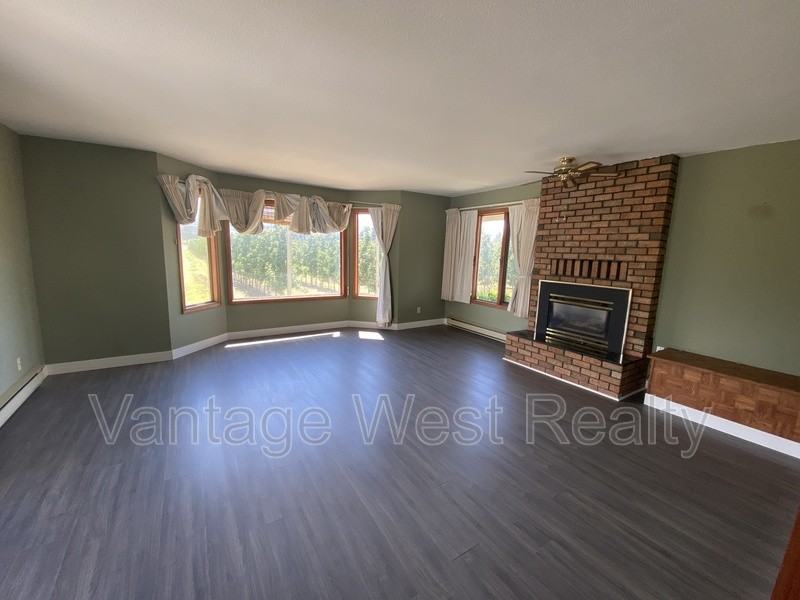 4221 4221 - Photo 4 of 15