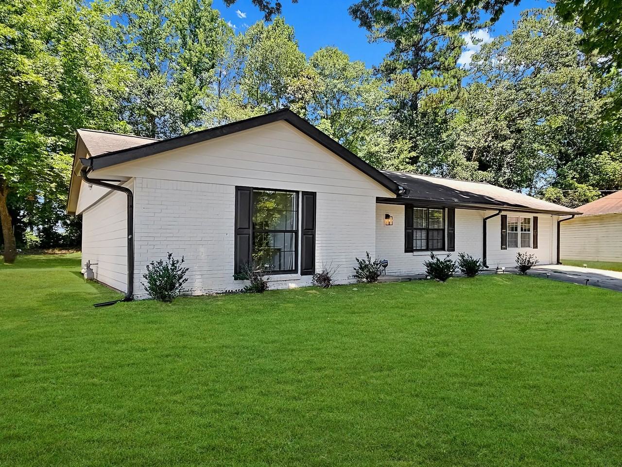 3417 Collier Ct Nw - Photo 3 of 40