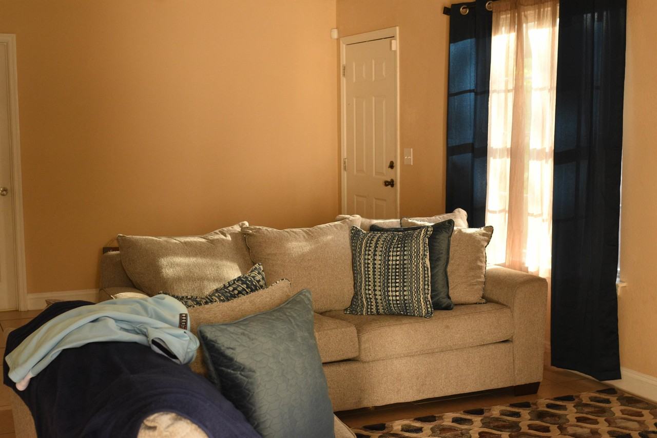 403 B Colquitt St. - Photo 3 of 15