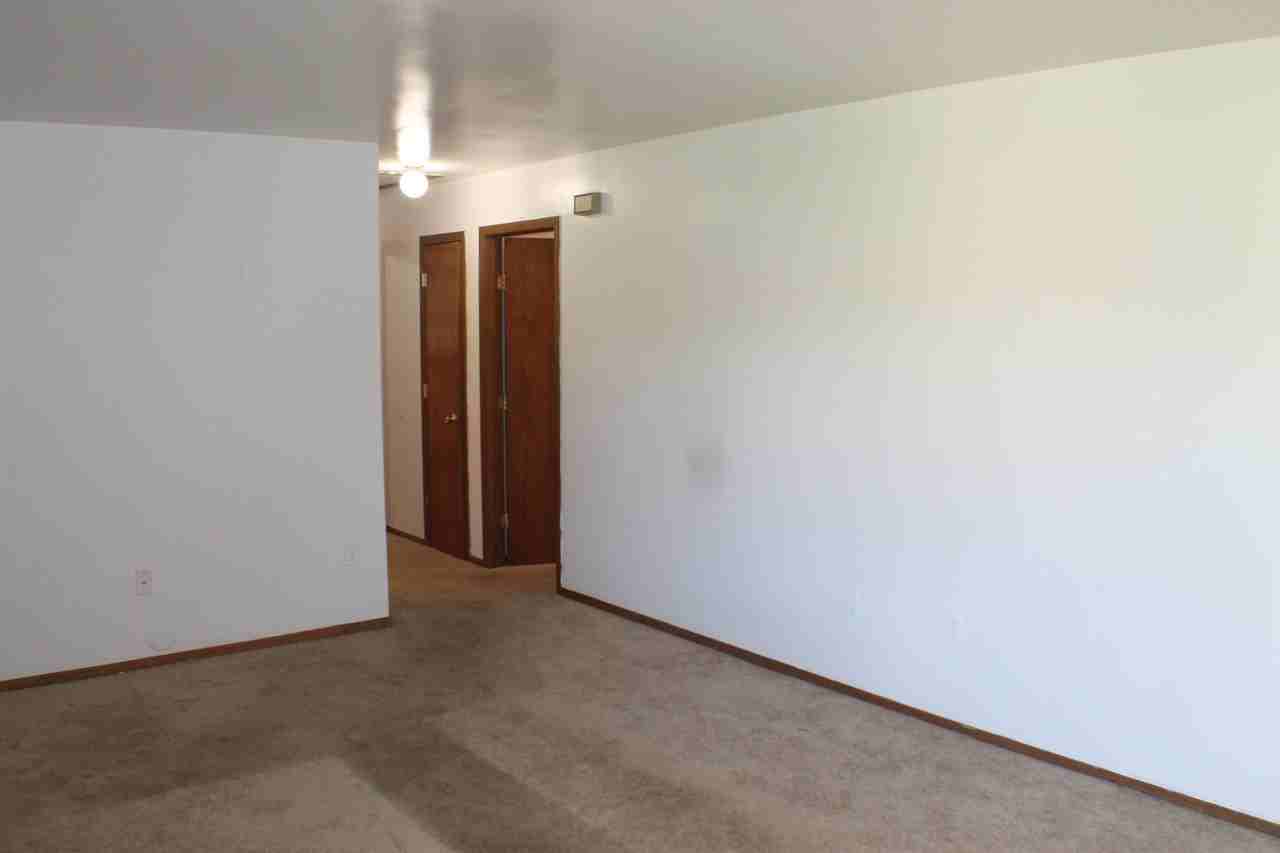 2811 W 31st Street - Photo 2 of 12