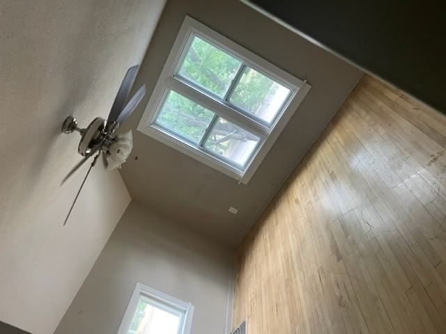 706 B East 4th Street (Upper) - Photo 3 of 20