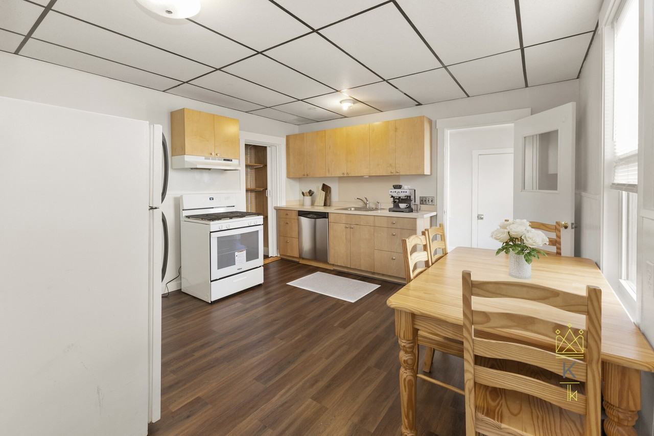 31 Mckenn St #2 - Photo 2 of 8