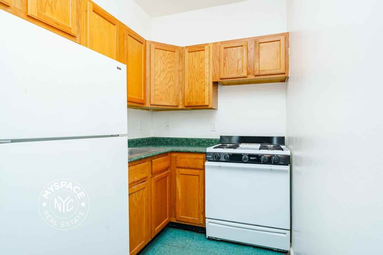 95 Seigel St #1A - Photo 3 of 6