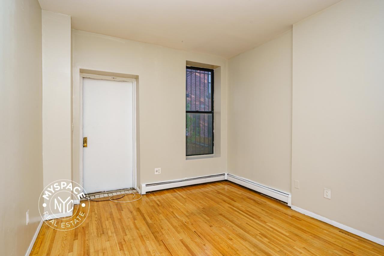 147 9th St #1B - Photo 5 of 9