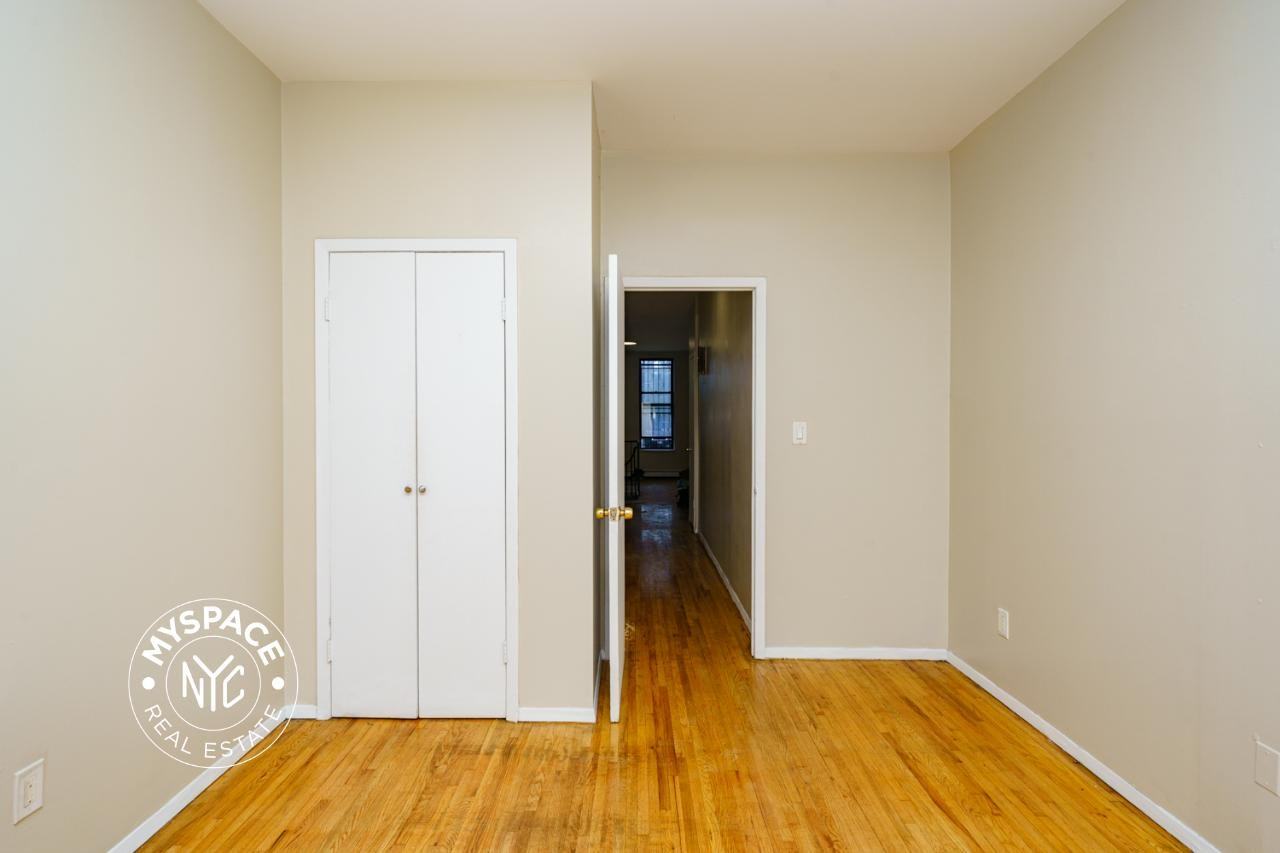147 9th St #1B - Photo 6 of 9