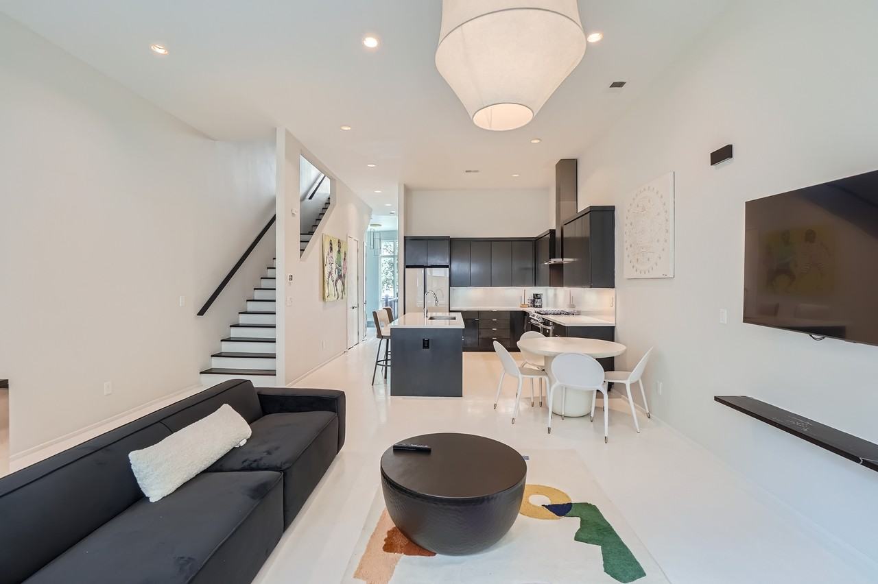 975 Piedmont Ave Ne #NA - Photo 3 of 29