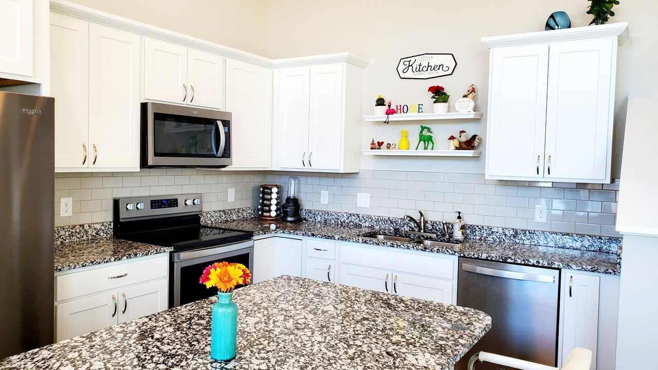 381 Ne Mink Dr #381 - Photo 2 of 25