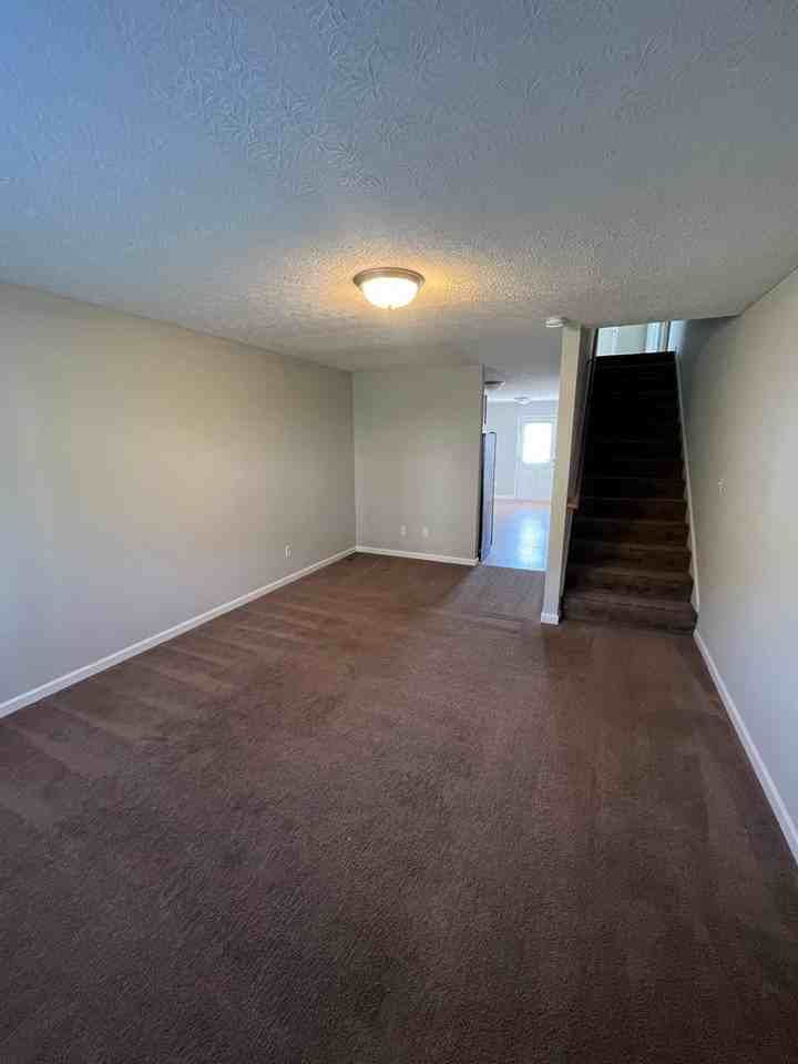 362 Upper Stone Ave - Photo 3 of 19