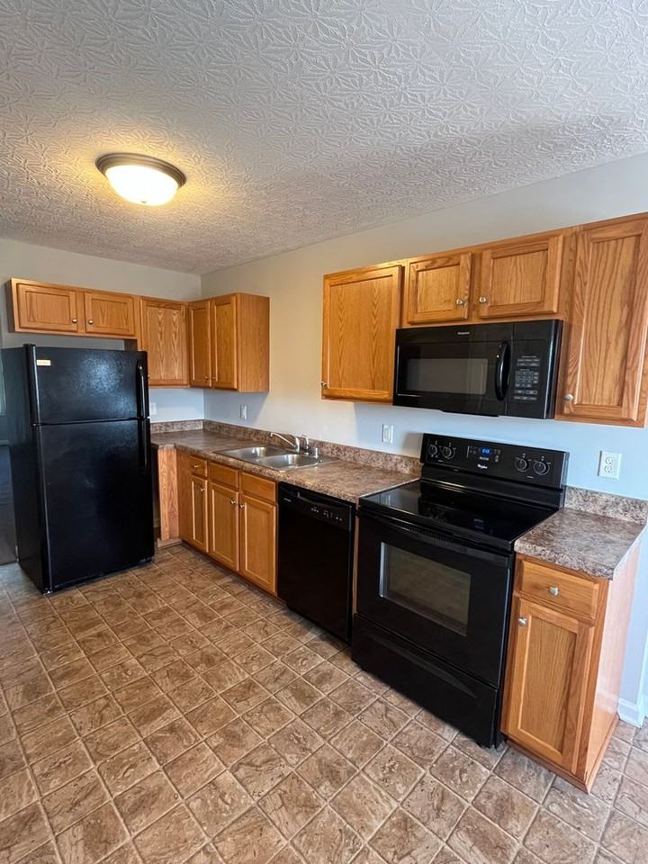 362 Upper Stone Ave - Photo 4 of 19