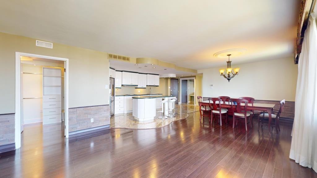 11115 Boul Cavendish #1106 - Photo 3 of 16