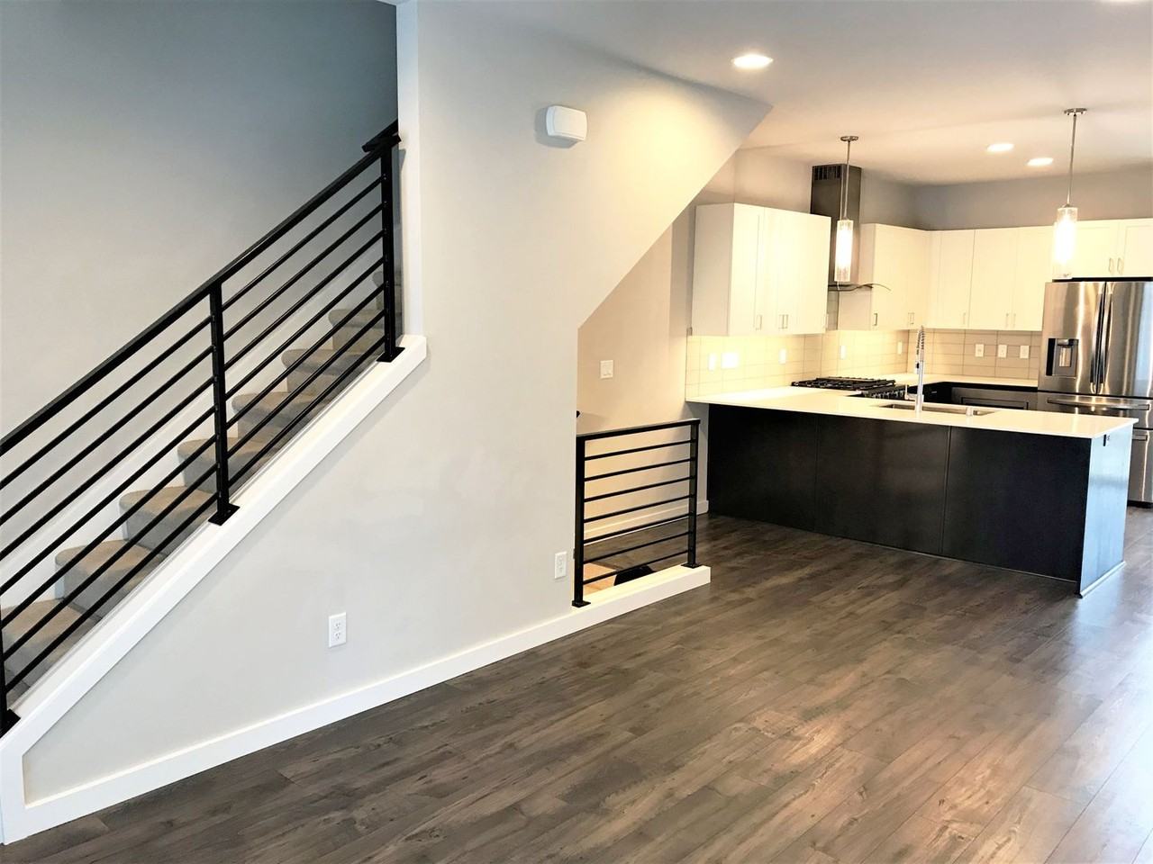 8536 22nd Pl Ne - Photo 5 of 24