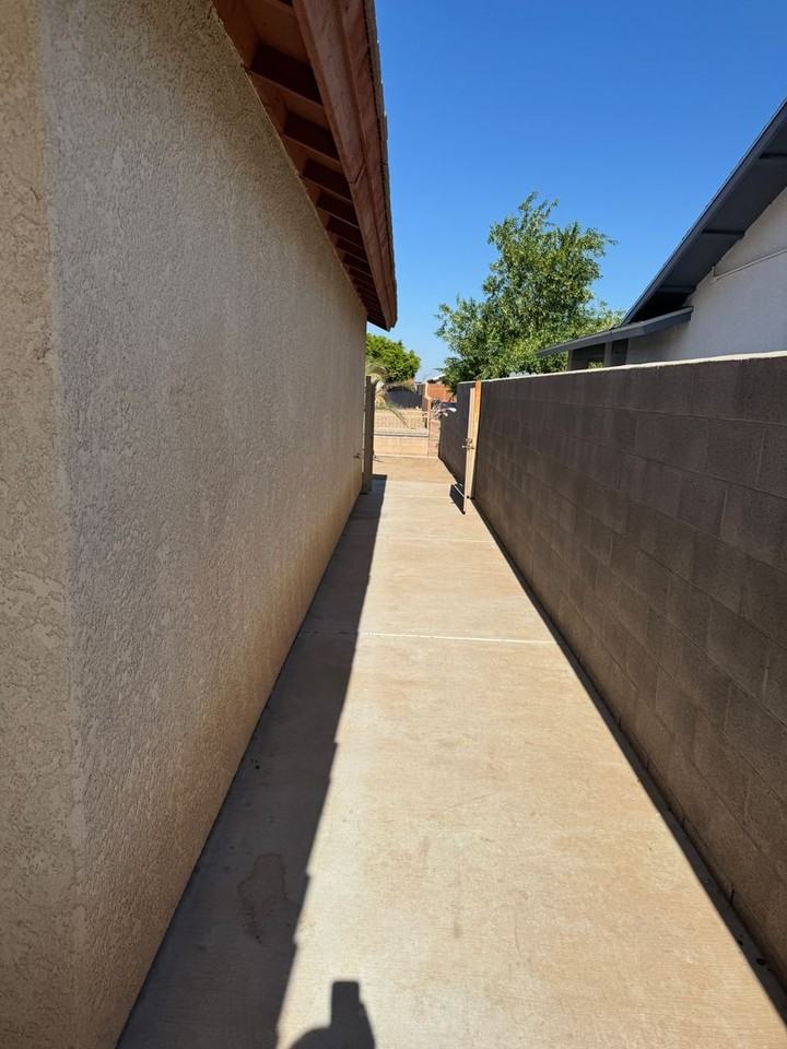 1553 N Nydia Ave - Photo 2 of 12
