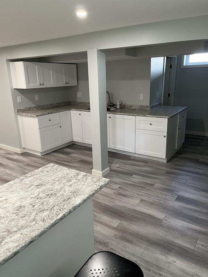 130 St Laurent Cres #B - Photo 2 of 7