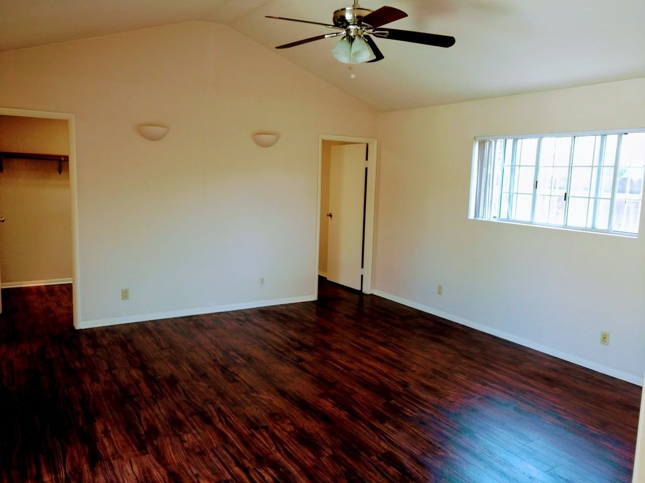 5556 Mary Lane Dr - Photo 3 of 7