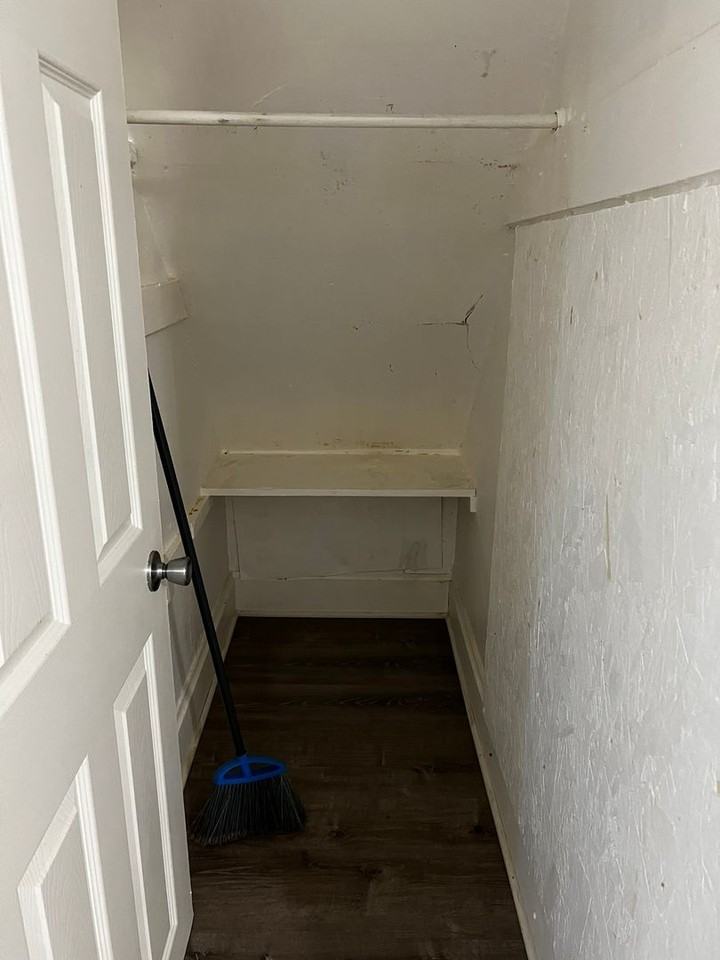 1046 Burr St N - Photo 3 of 44