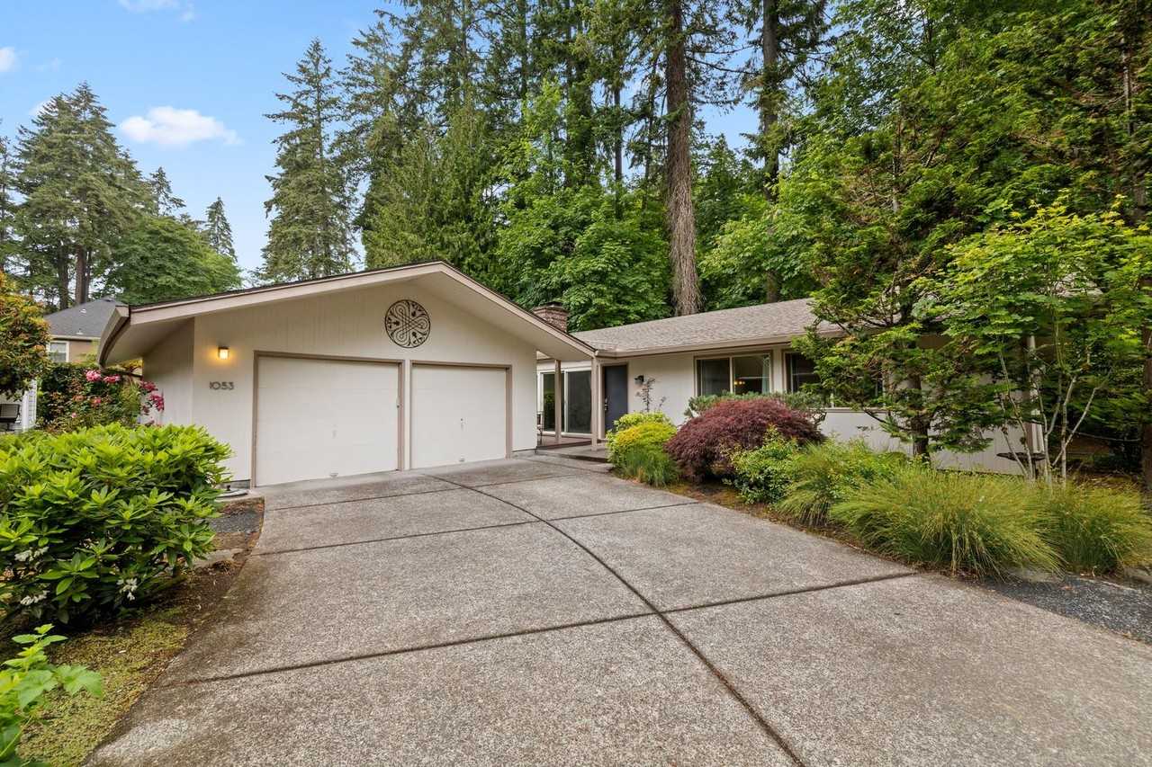 1053 1053 N Shore Pl - Photo 2 of 37