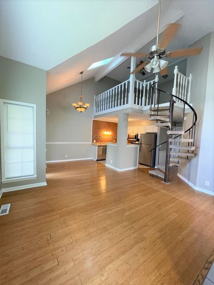 129 Cherry Hill Dr - Photo 3 of 10